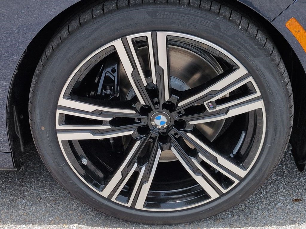 New 2026 BMW 750e xDrive AWD/4WD image 11