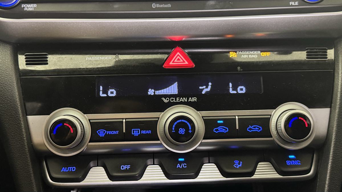 Used 2020 Hyundai Elantra SE w/ Cargo Package (C1) FWD image 22