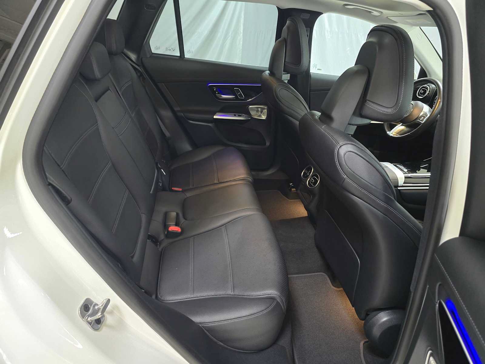 Used 2024 Mercedes-Benz GLC 300 4MATIC image 12