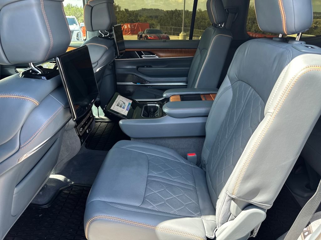 Used 2022 Jeep Grand Wagoneer Series III w/ Rear Seat Video Group 1 AWD/4WD image 31