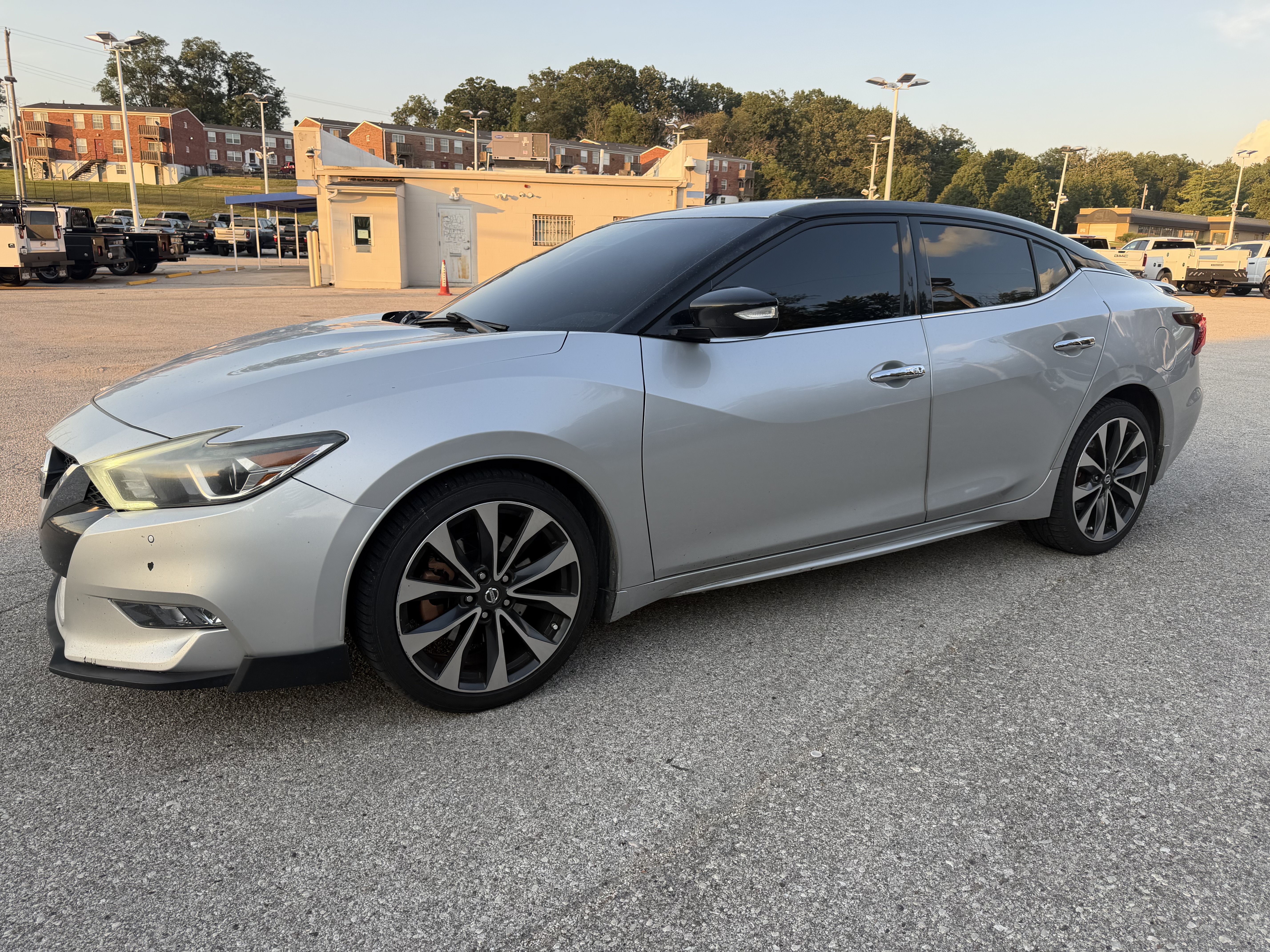 Used 2016 Nissan Maxima SR FWD image 3