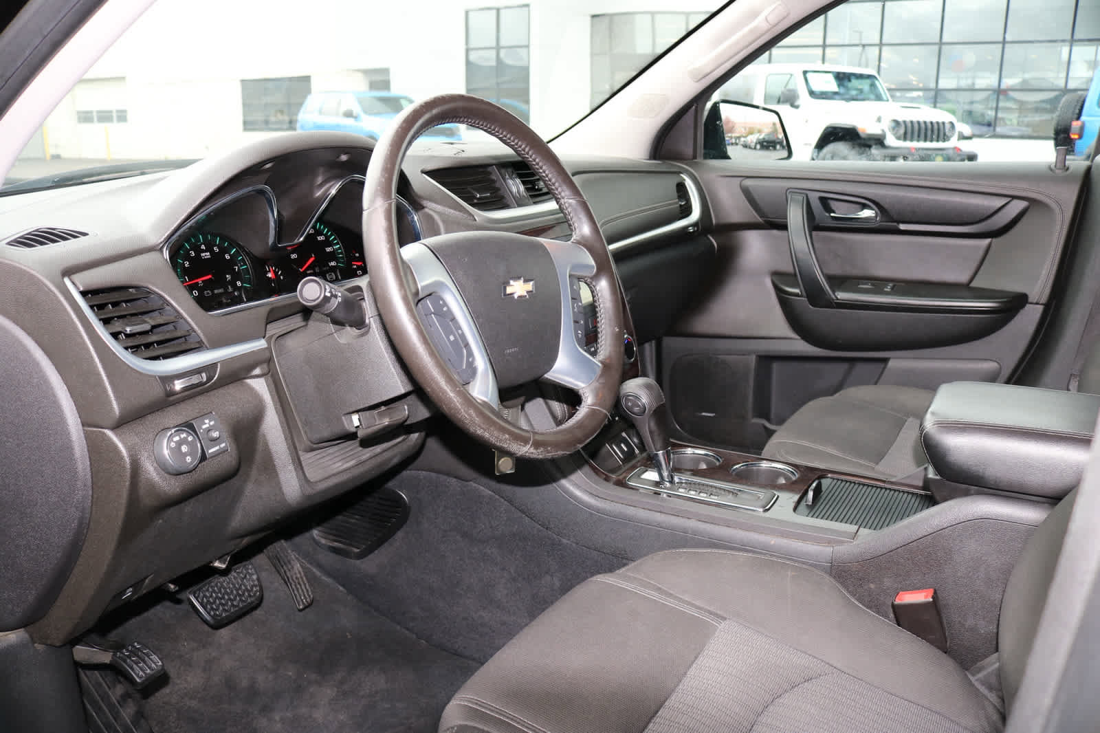 Used 2017 Chevrolet Traverse LT FWD image 8