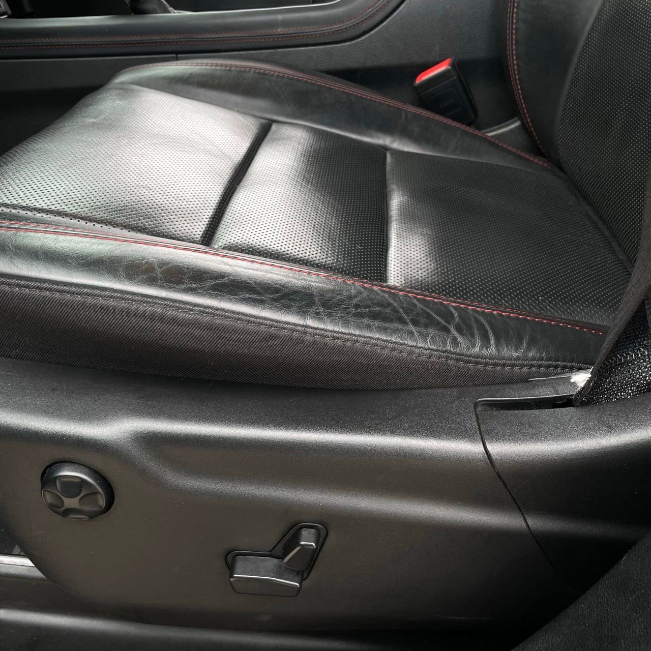Used 2024 Dodge Durango GT RWD image 22