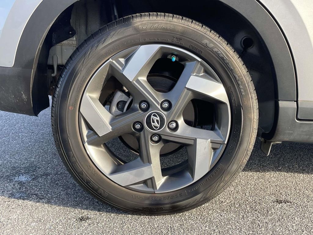 Certified 2024 Hyundai Venue SEL image 31