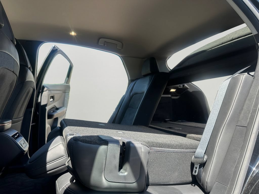Used 2023 Nissan Ariya FWD image 25