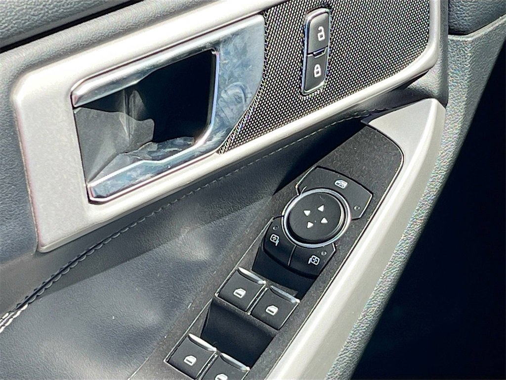 Used 2022 Ford Explorer XLT image 17