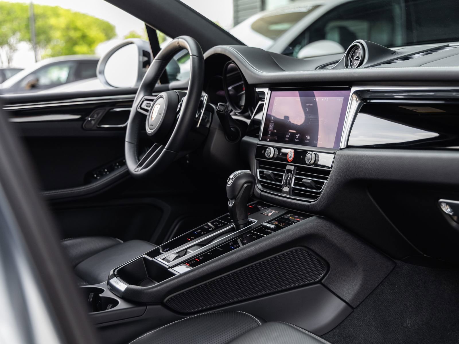 Certified 2025 Porsche Macan image 48