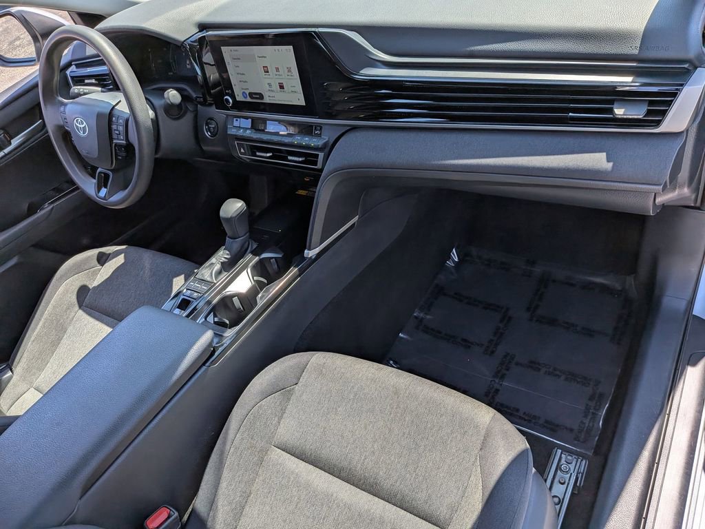 Used 2025 Toyota Camry LE image 28