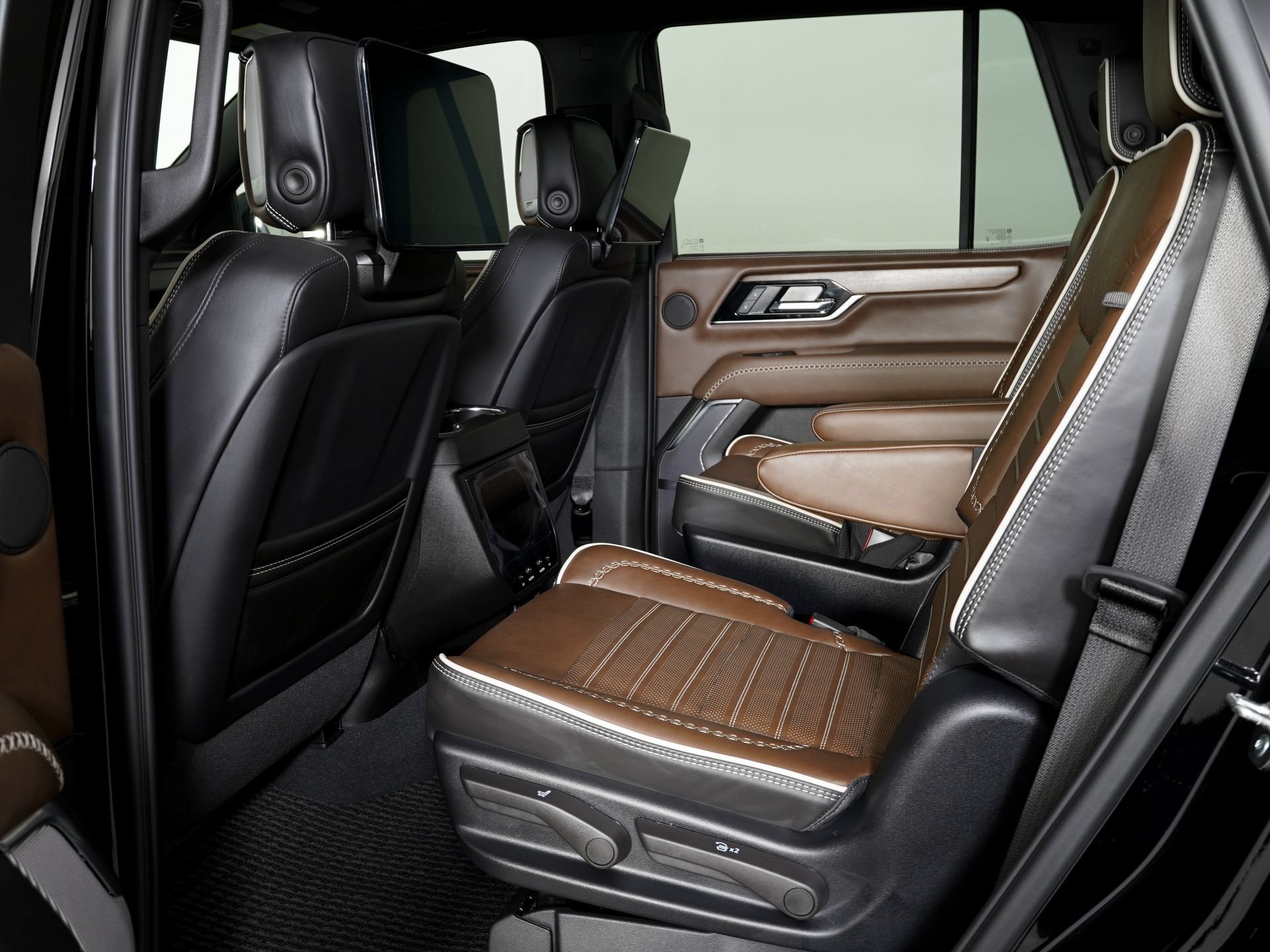 Used 2026 GMC Yukon Denali Ultimate AWD/4WD image 14