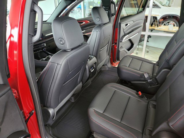 New 2026 Chevrolet Traverse Z71 w/ Driver Confidence Package image 7