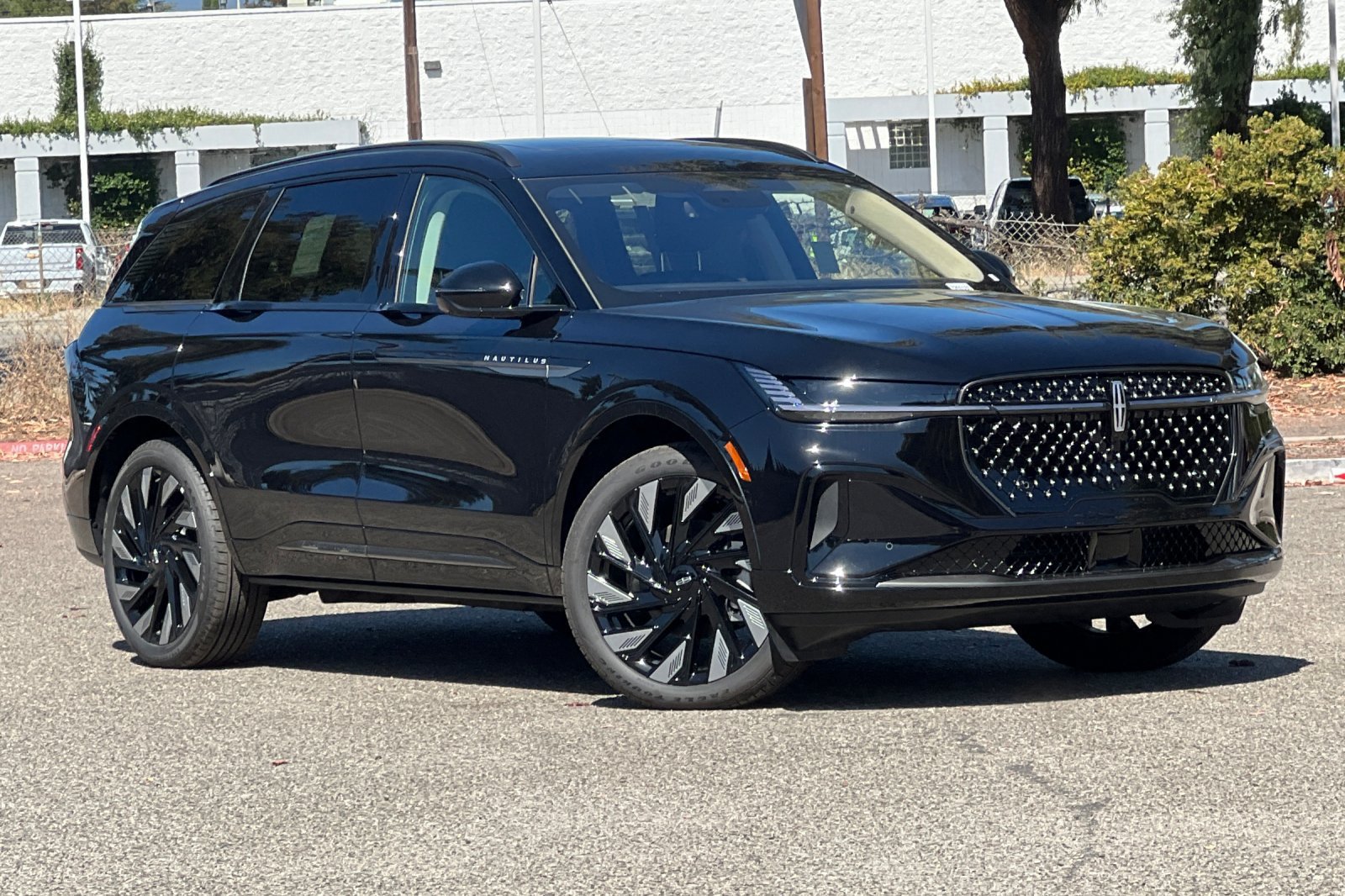 New 2026 Lincoln Nautilus Reserve AWD/4WD image 2