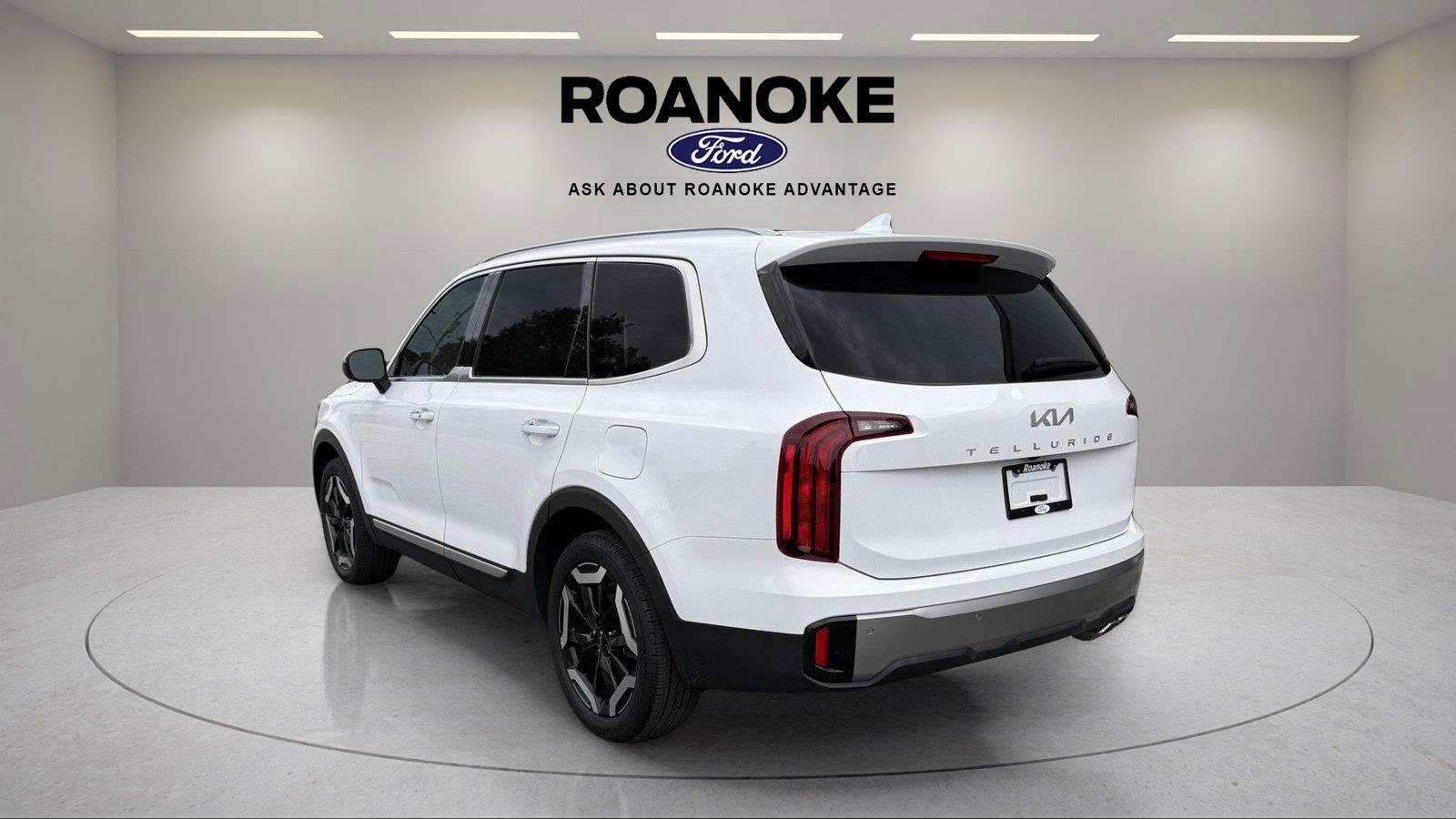 Used 2025 Kia Telluride S FWD image 13