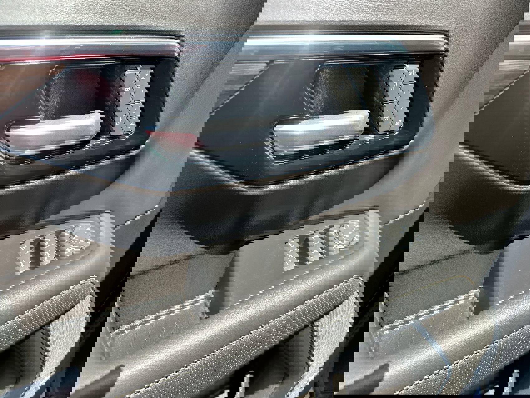 Used 2025 Chevrolet Tahoe Premier image 13