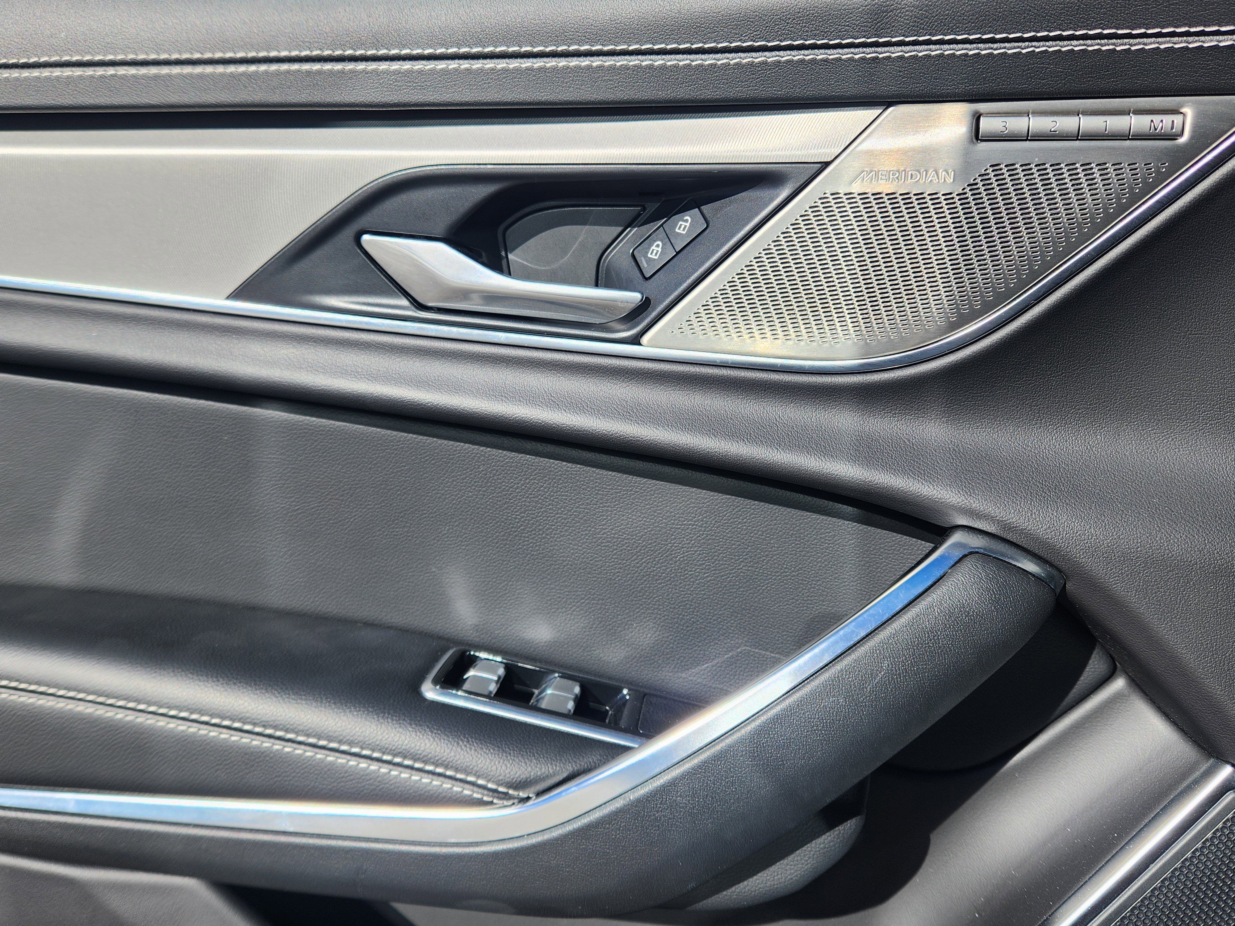 Certified 2024 Jaguar XF R-Dynamic SE image 14