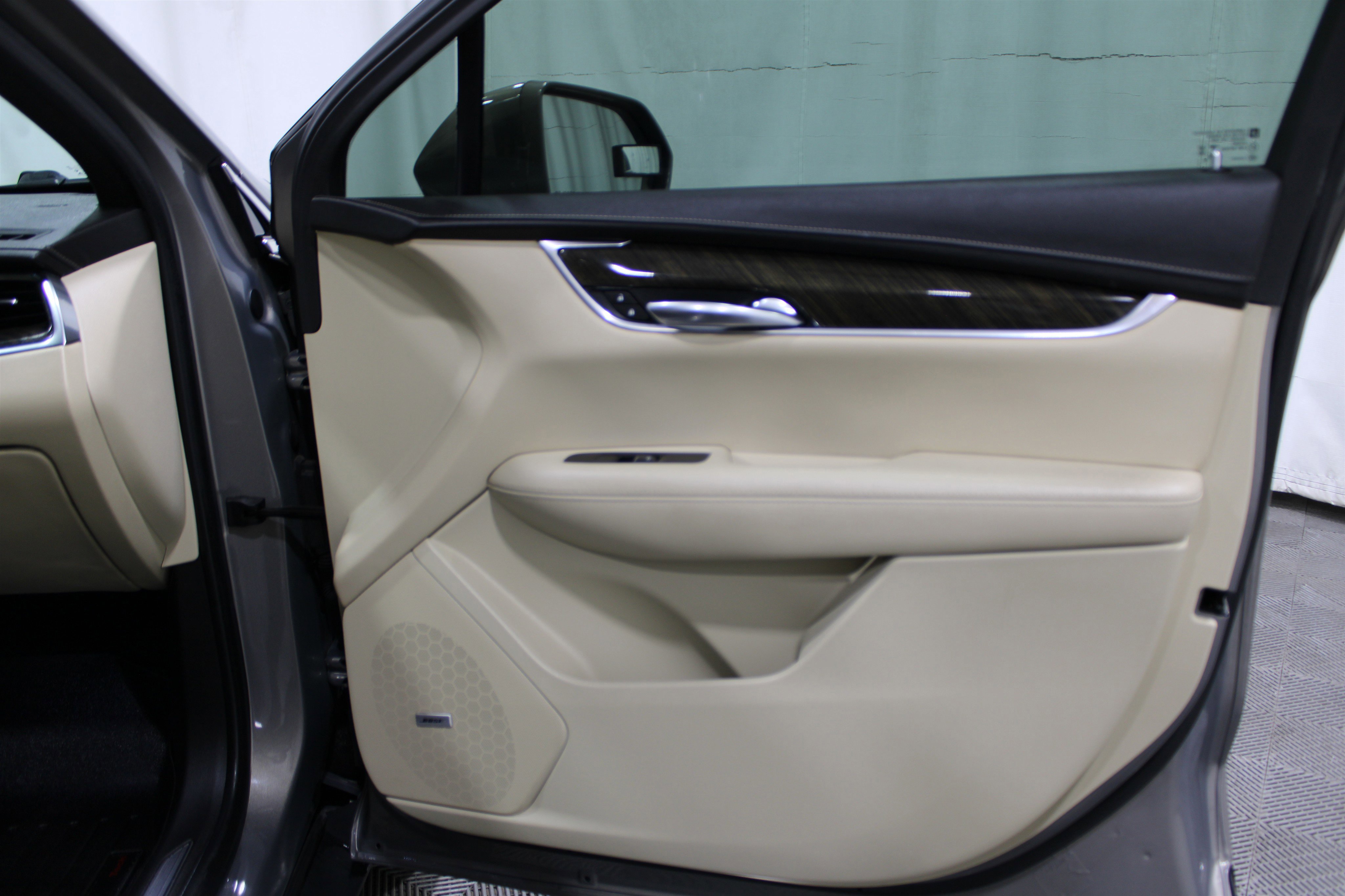 Used 2019 Cadillac XT5 FWD image 28