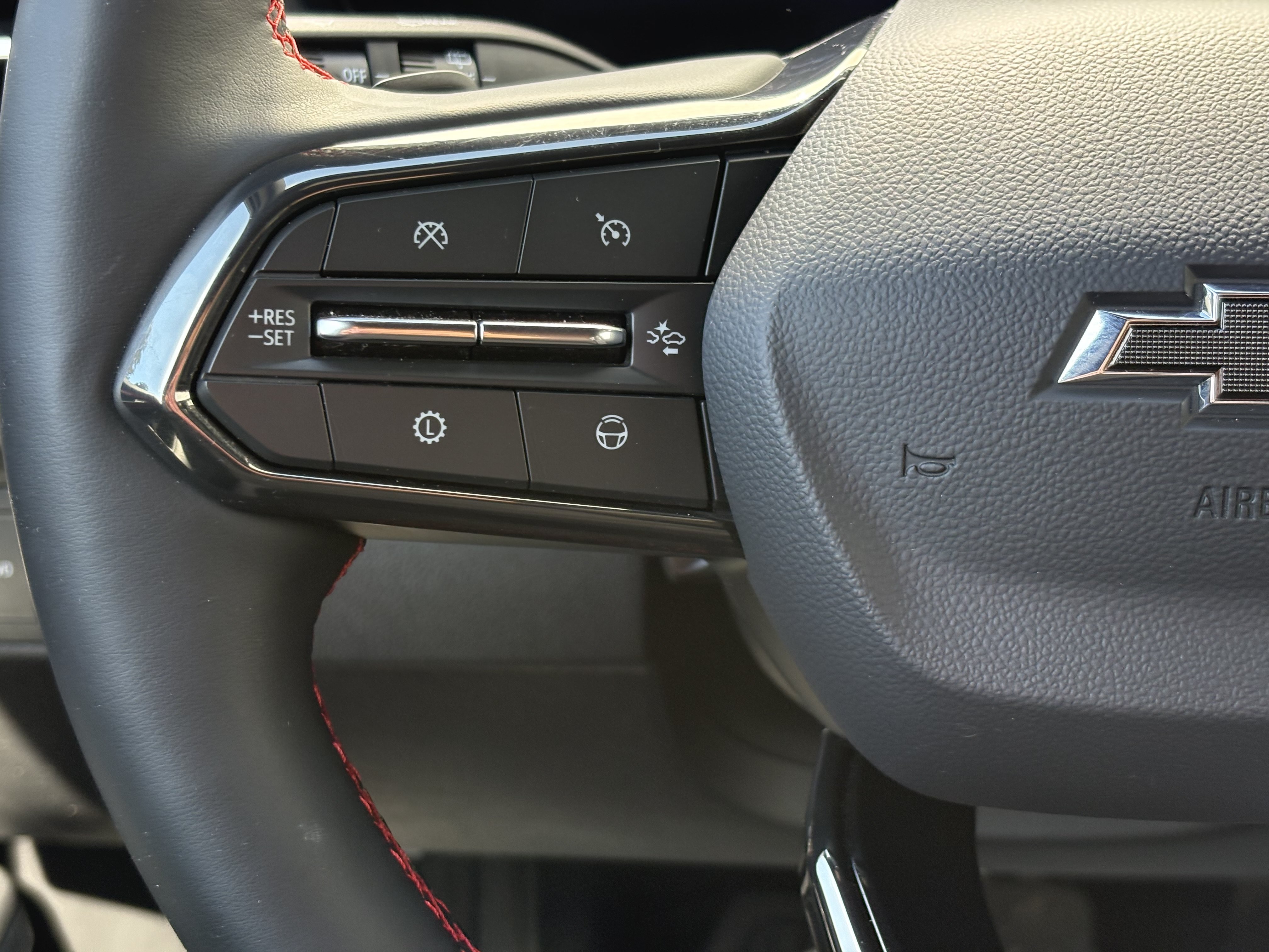 Used 2025 Chevrolet Traverse RS AWD/4WD image 19