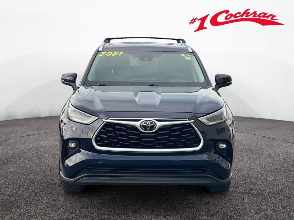 Used 2021 Toyota Highlander XLE AWD/4WD image 39