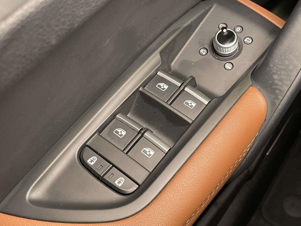 Certified 2025 Audi Q5 2.0T Premium Plus image 38