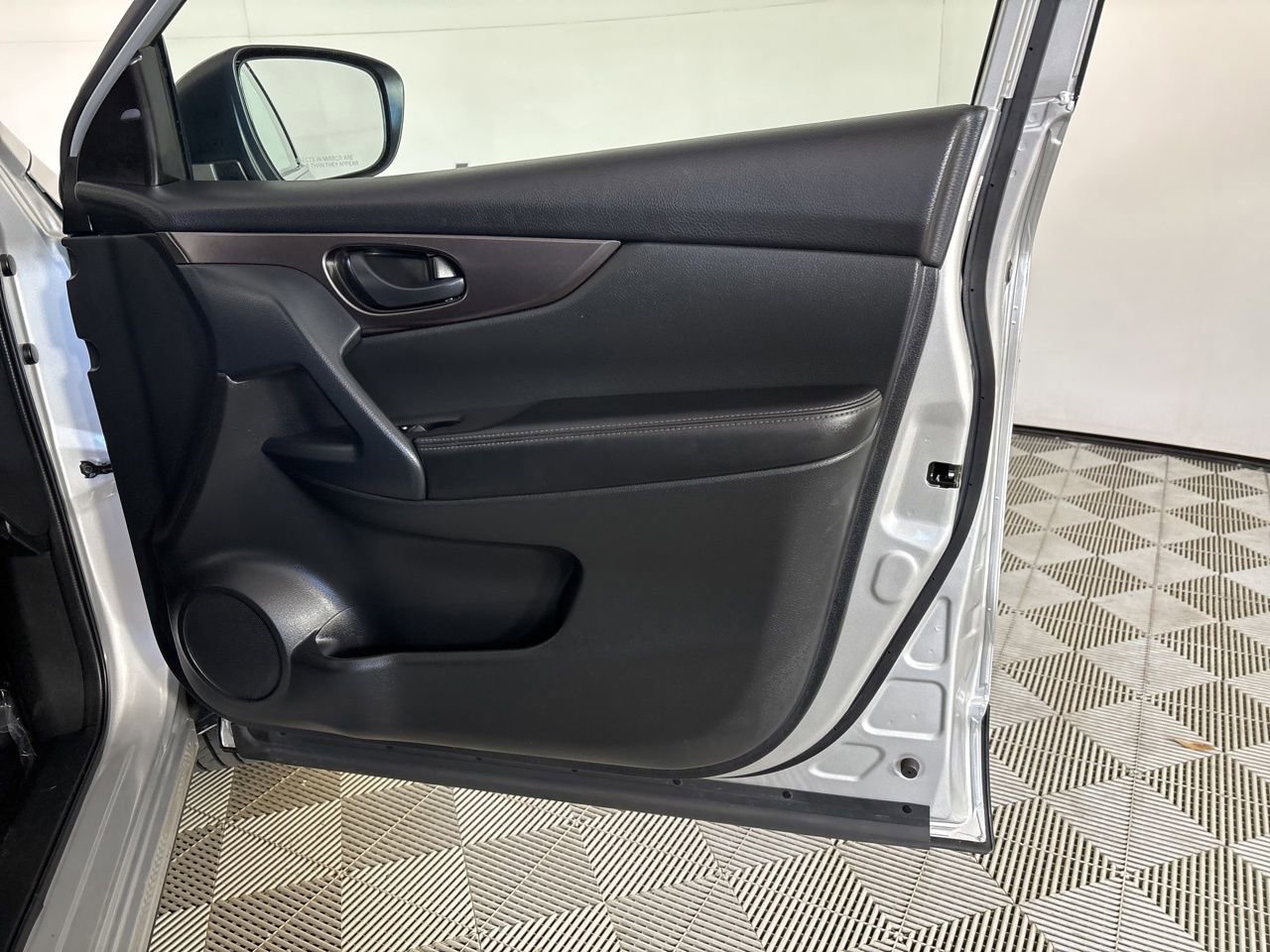 Used 2022 Nissan Rogue Sport S image 26