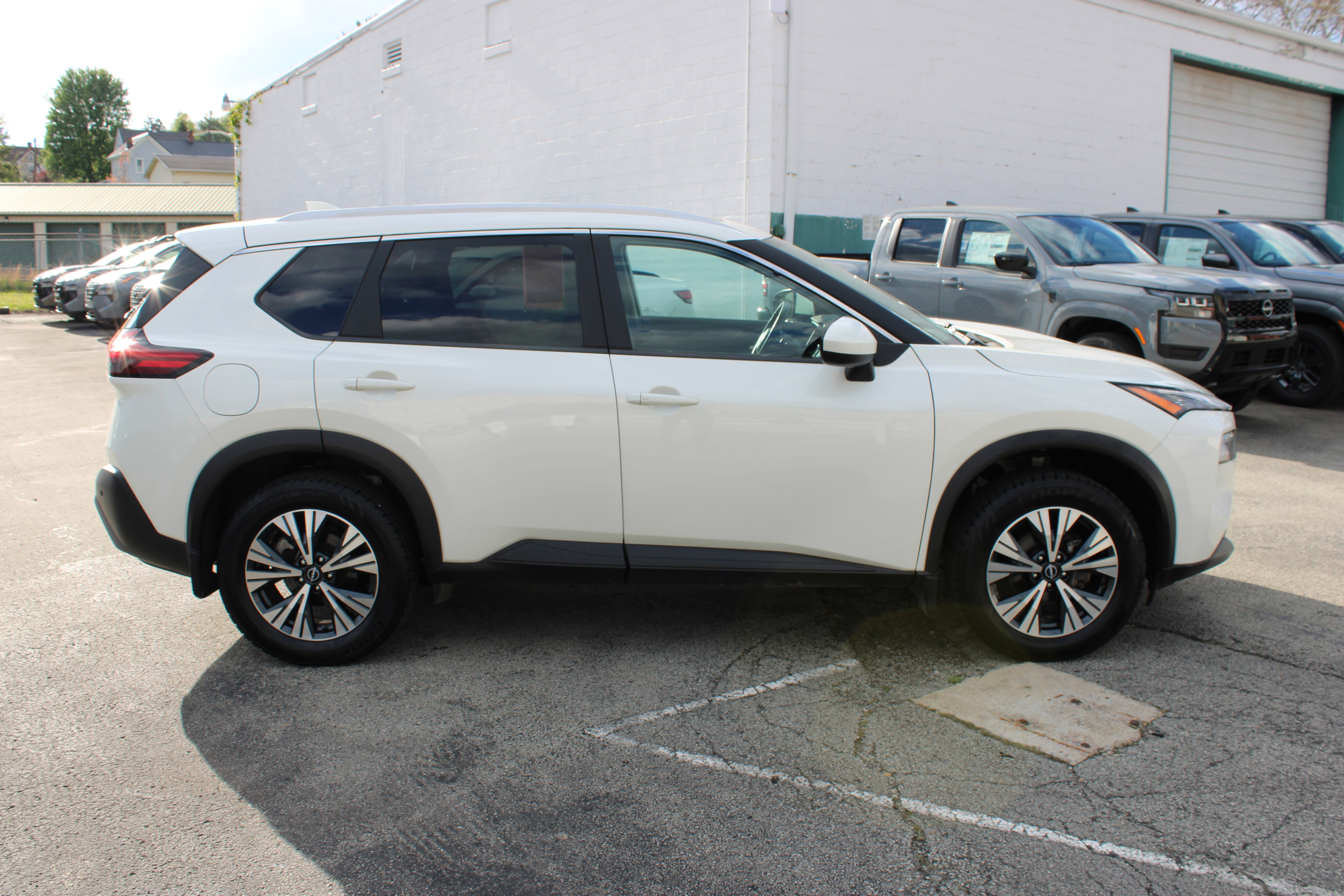 Certified 2023 Nissan Rogue SV w/ SV Premium B Package AWD/4WD image 9