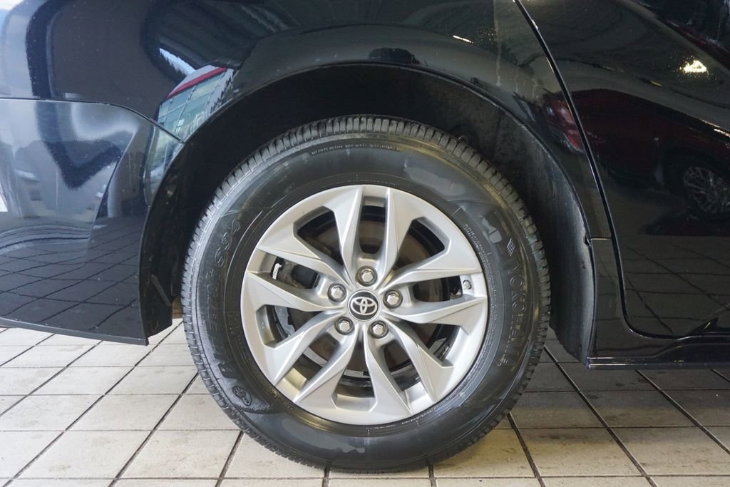 Used 2024 Toyota Sienna LE image 27