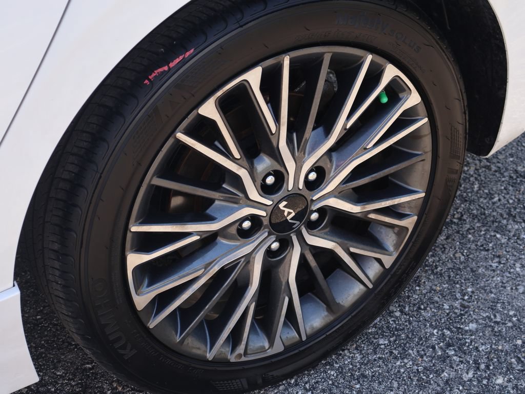 Certified 2024 Kia Forte GT-Line FWD image 39