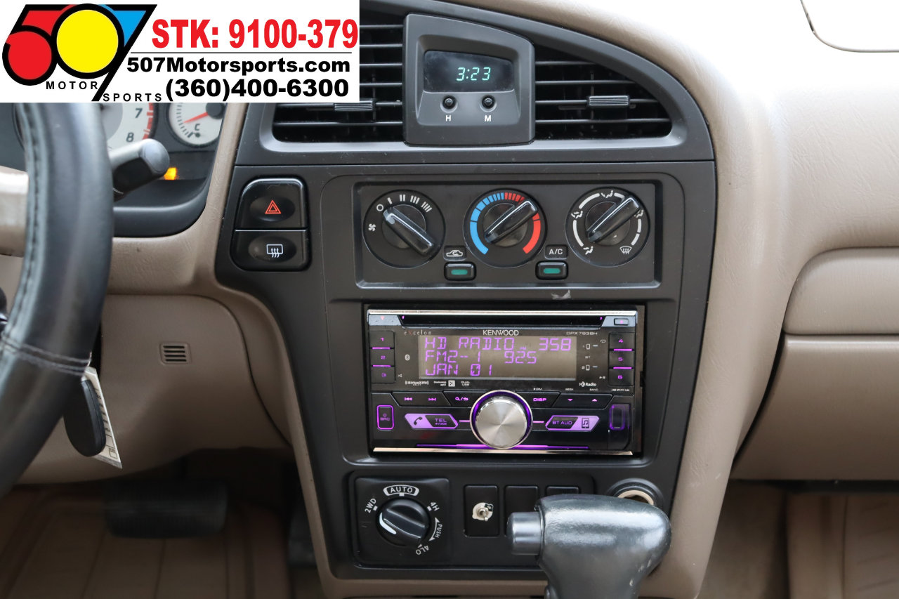 Used 2001 Nissan Pathfinder SE image 17