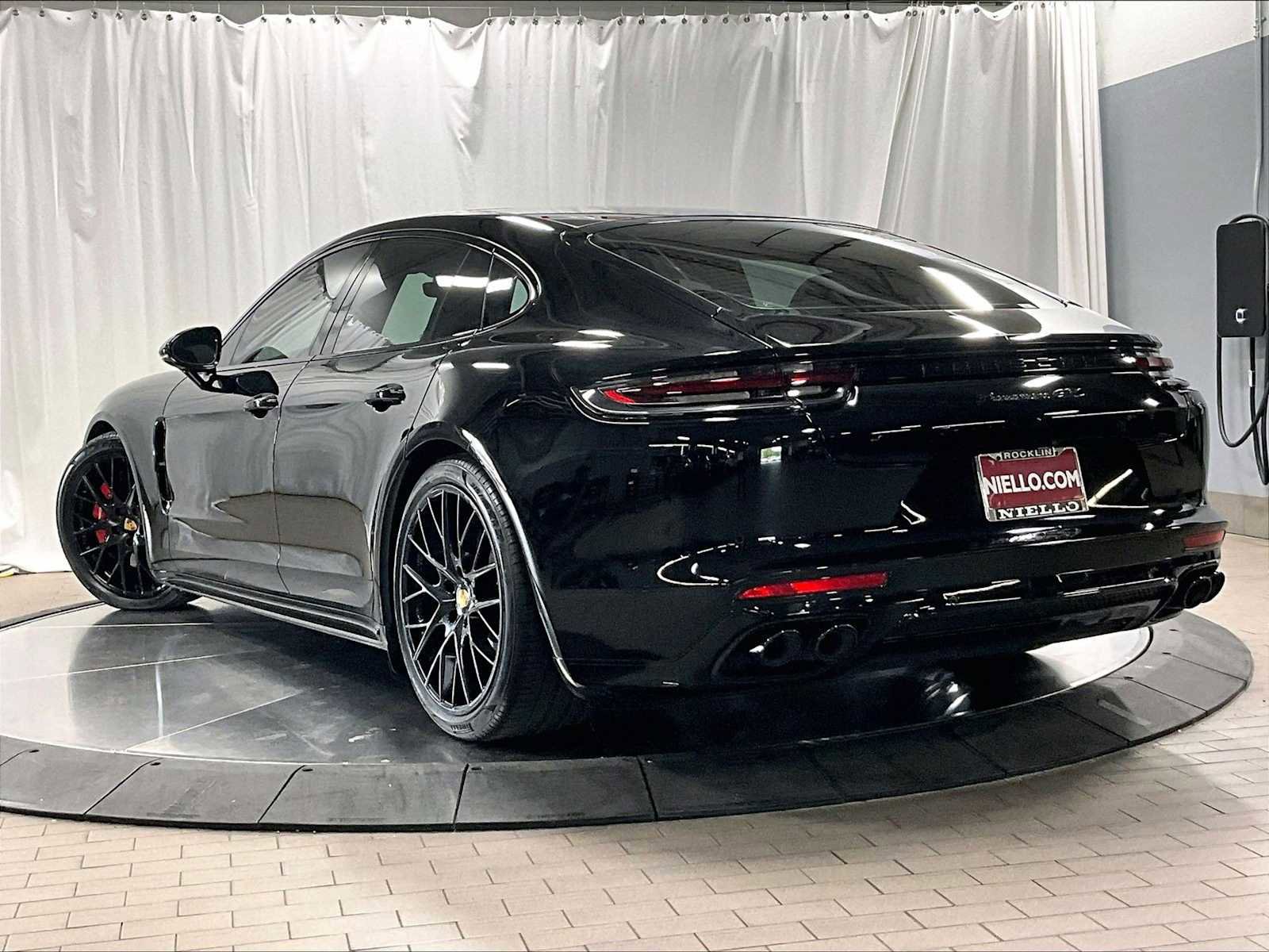 Used 2019 Porsche Panamera GTS image 3