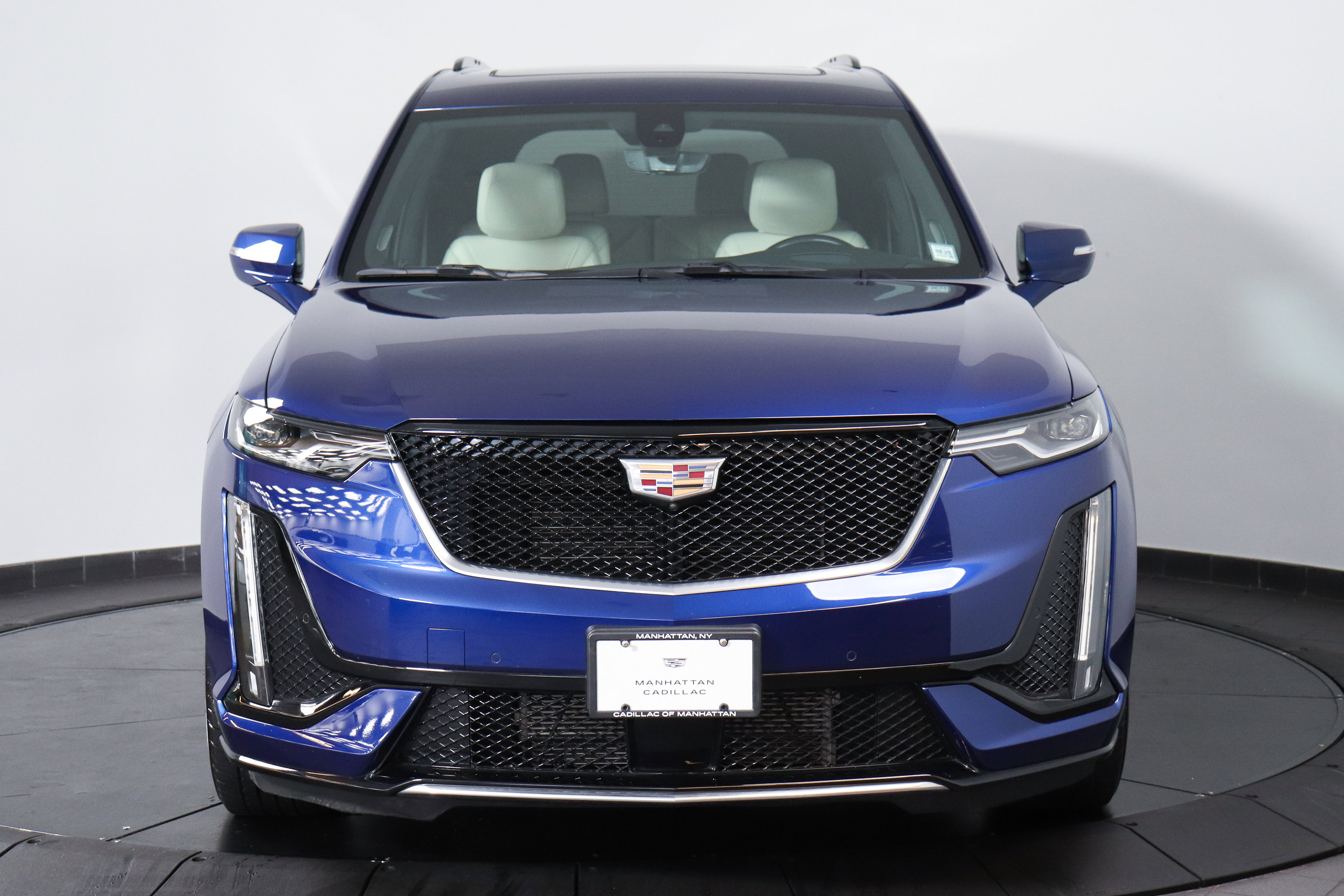 Used 2023 Cadillac XT6 Sport w/ Technology Package image 8