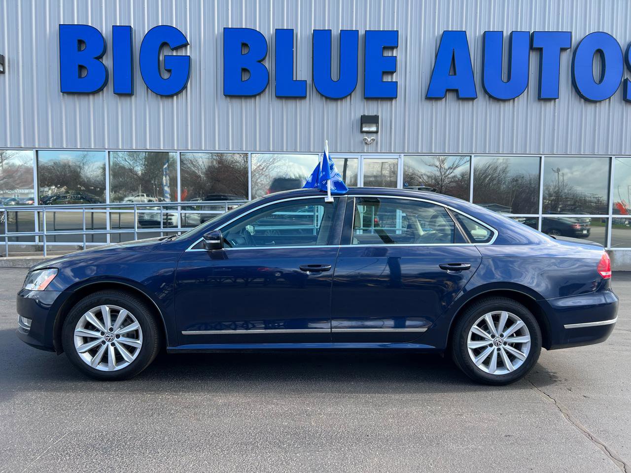 Used 2013 Volkswagen Passat 2.5 SEL Premium FWD image 2