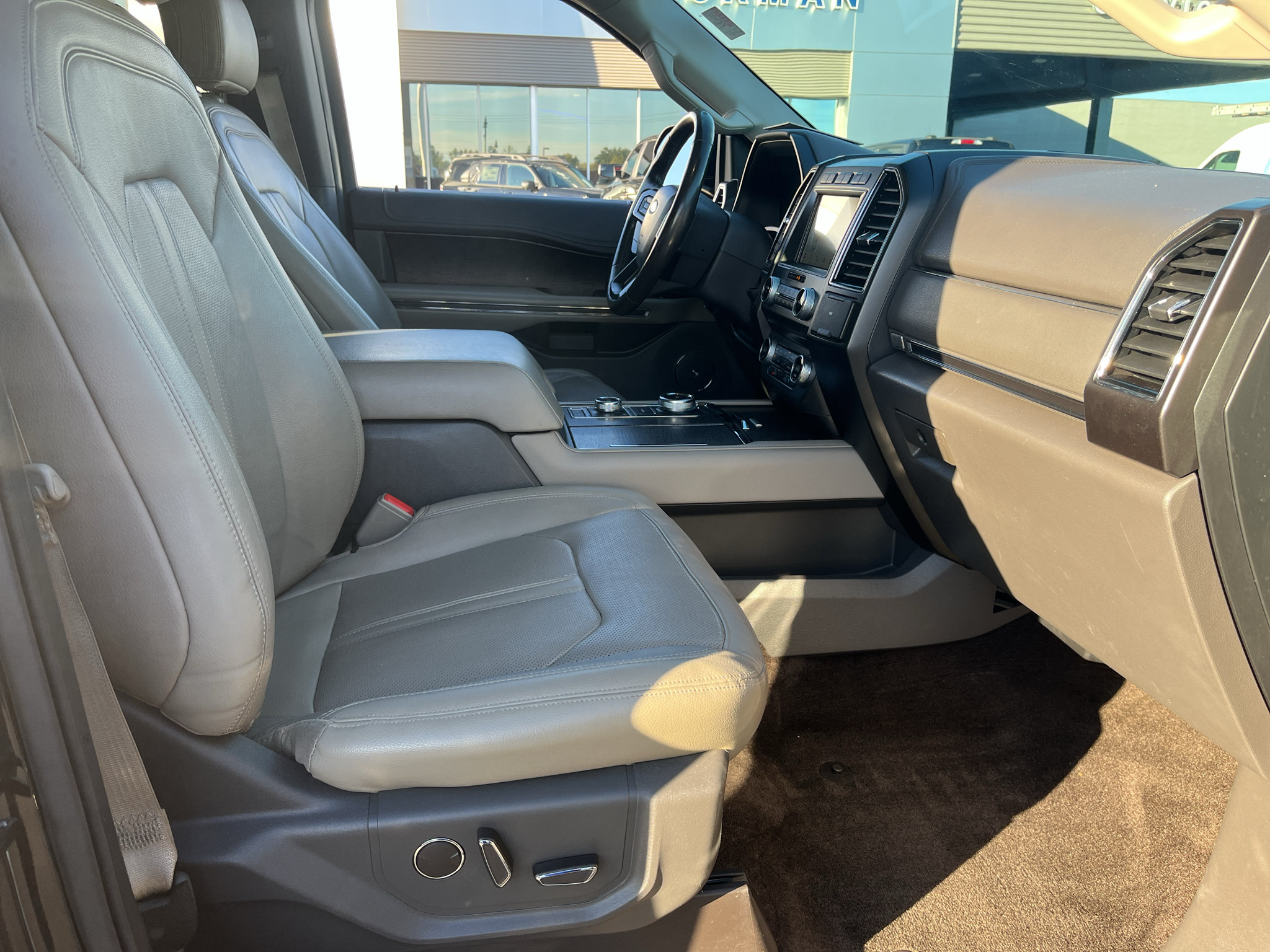 Used 2018 Ford Expedition Limited w/ Equipment Group 302A AWD/4WD image 29