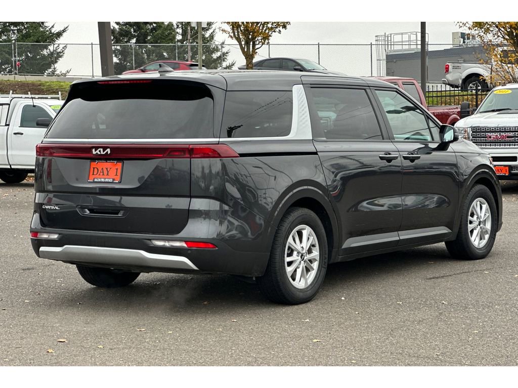 Used 2024 Kia Carnival LX image 5