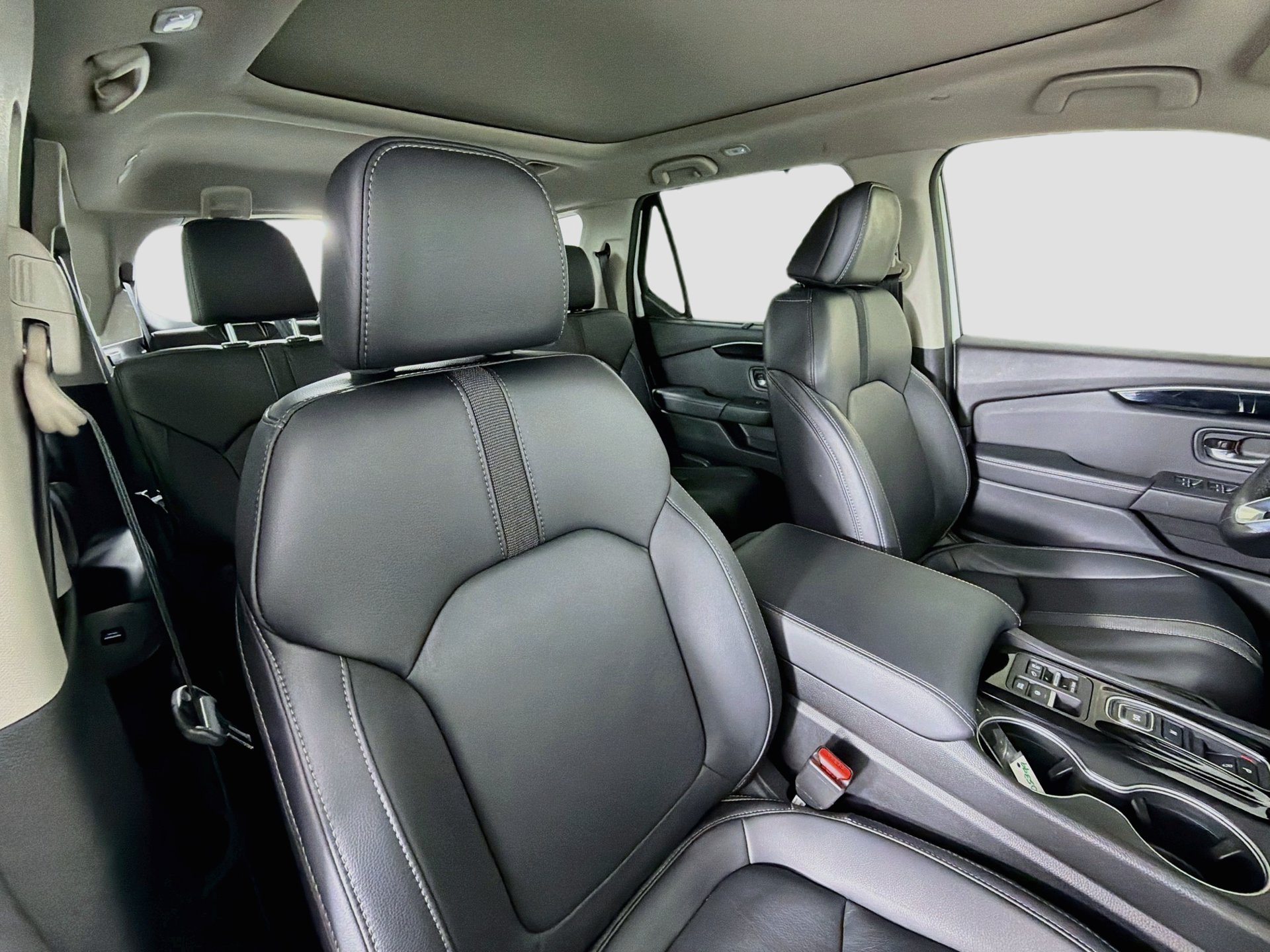 Used 2024 Honda Pilot Touring image 15