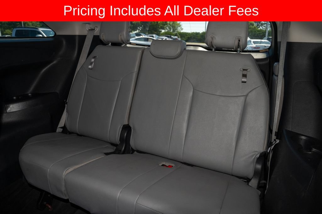 Used 2025 Toyota Sienna XLE FWD image 11
