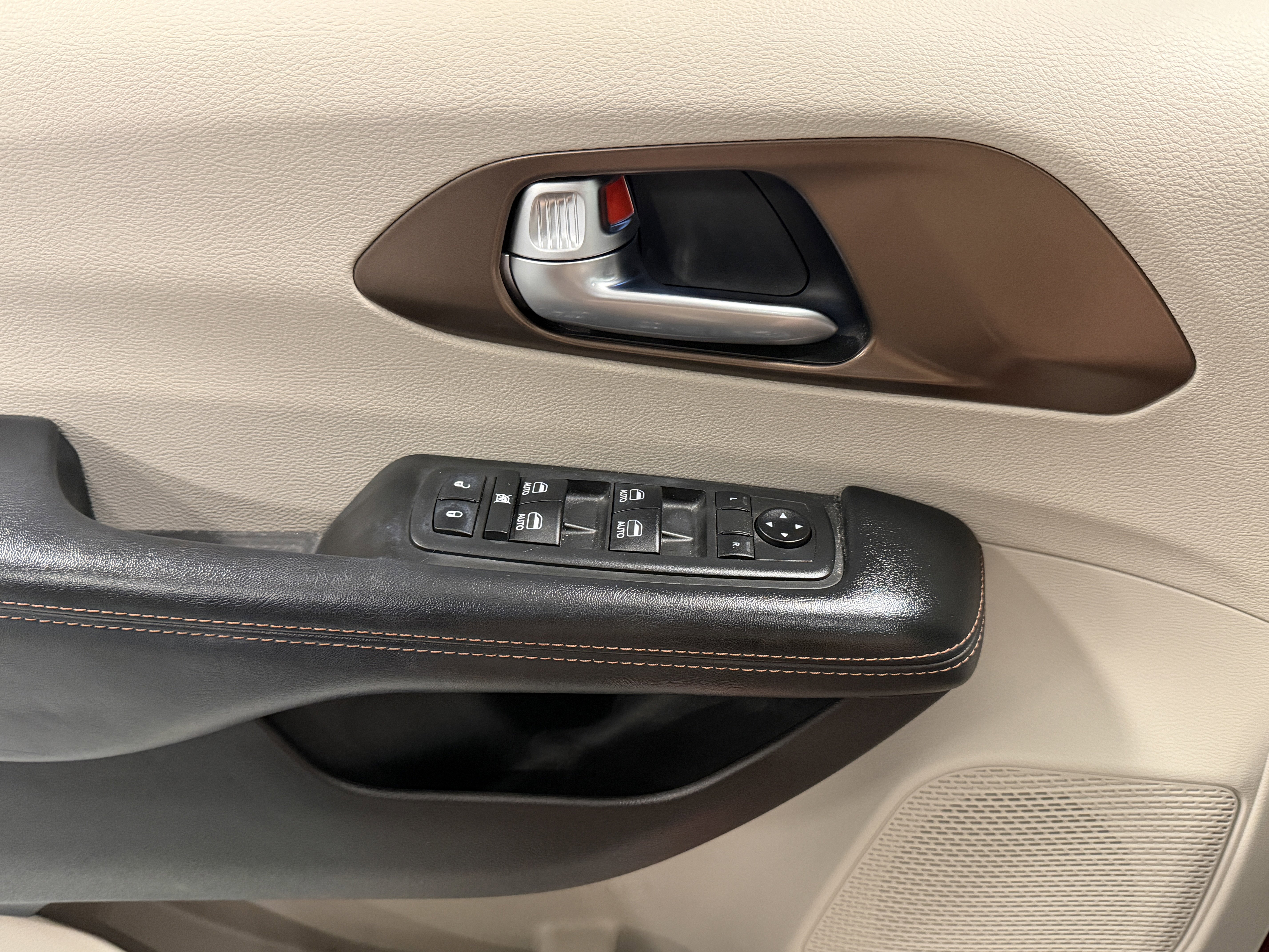 Used 2019 Chrysler Pacifica Touring-L Plus w/ Tire & Wheel Group image 19