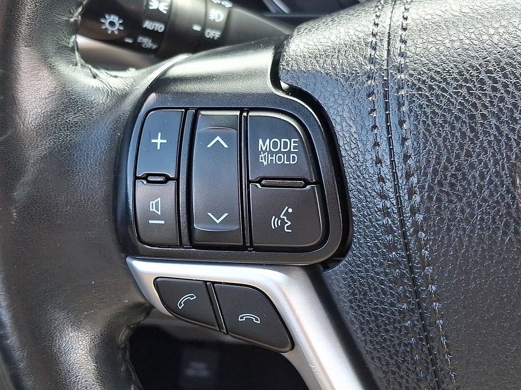 Used 2019 Toyota Highlander XLE AWD/4WD image 24