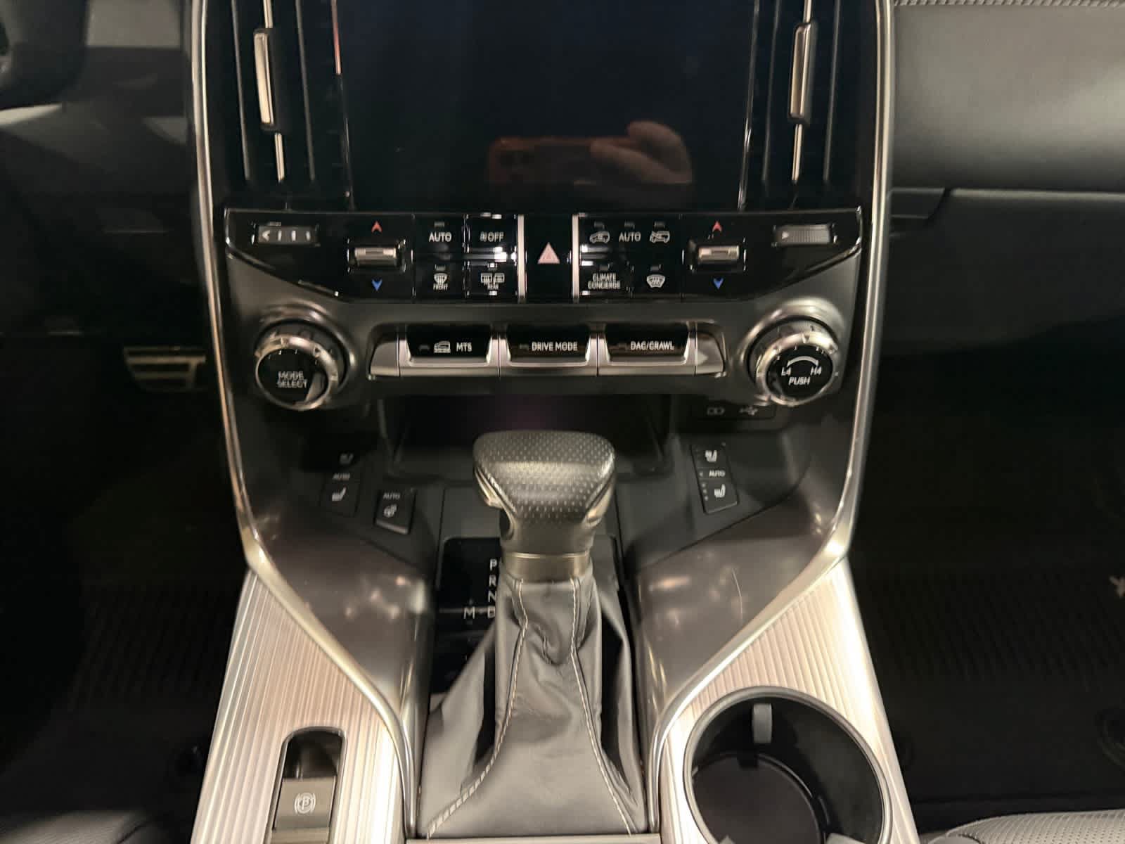 Used 2023 Lexus LX 600 F Sport w/ Accessory Package (Z1) AWD/4WD image 12
