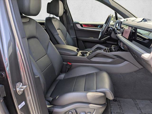 Used 2024 Porsche Cayenne image 24
