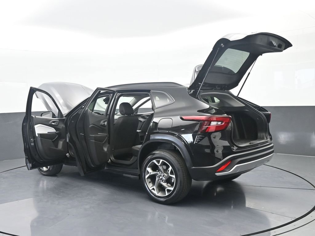 Used 2025 Chevrolet Trax LT w/ Driver Confidence Package FWD image 71