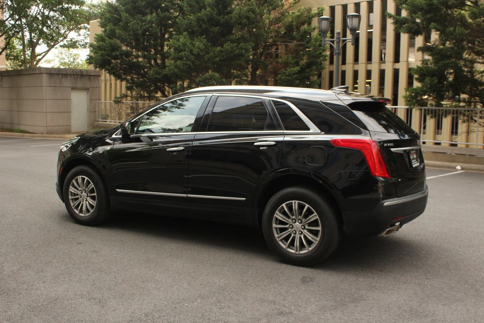 Used 2018 Cadillac XT5 Luxury w/ Driver Awareness Package FWD image 8