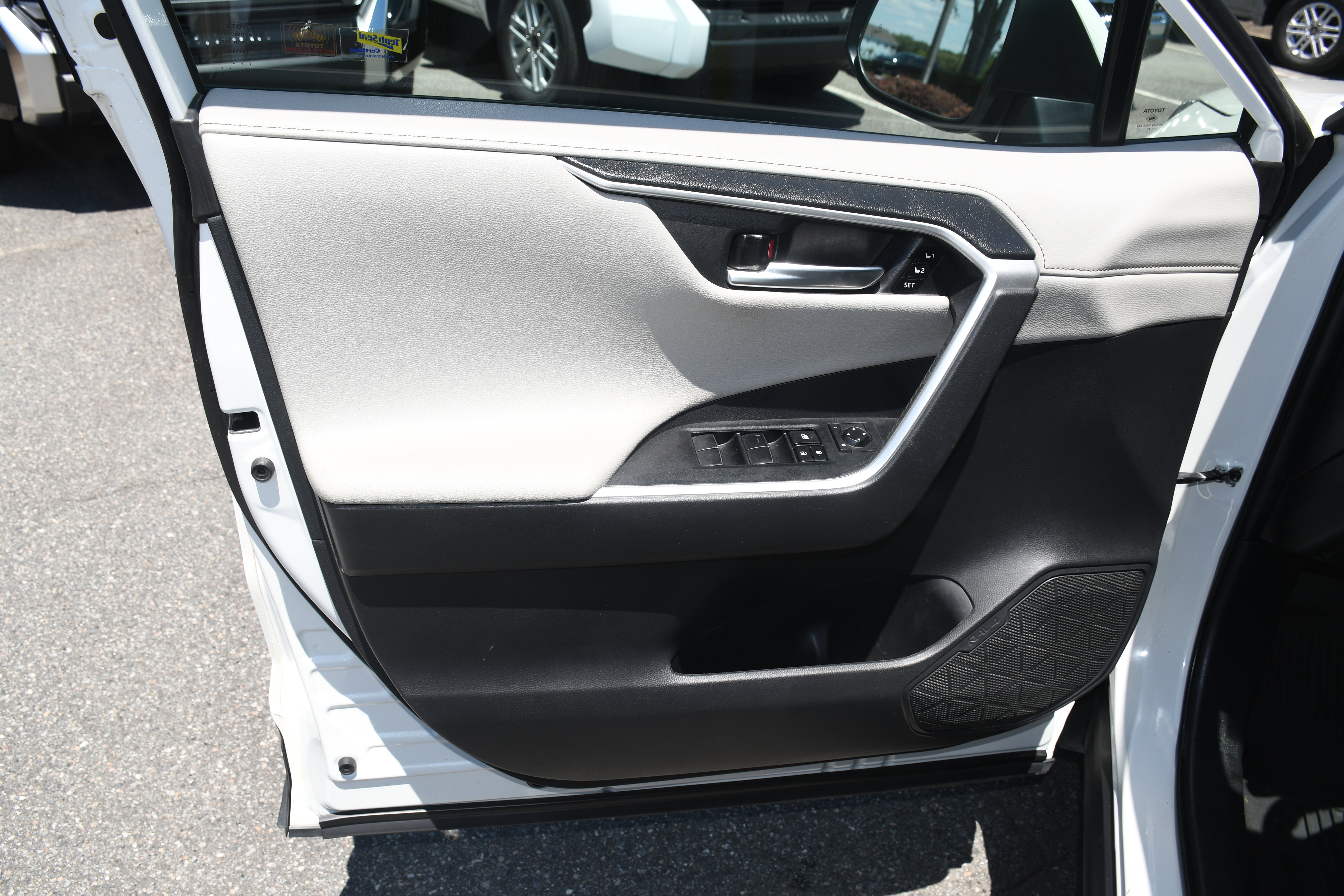 Used 2021 Toyota RAV4 Limited w/ Limited Grade Weather Package FWD image 10