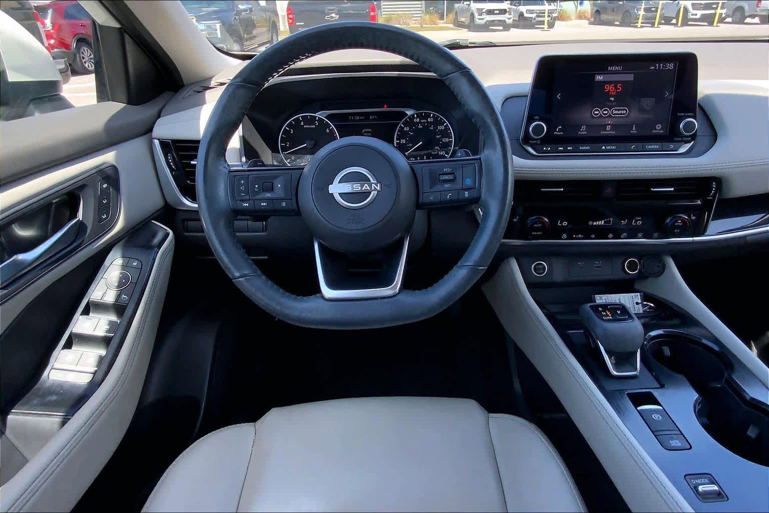 Used 2023 Nissan Rogue SL FWD image 6