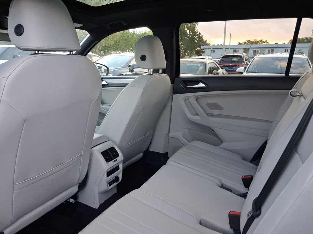 Used 2023 Volkswagen Tiguan SE R-Line image 7