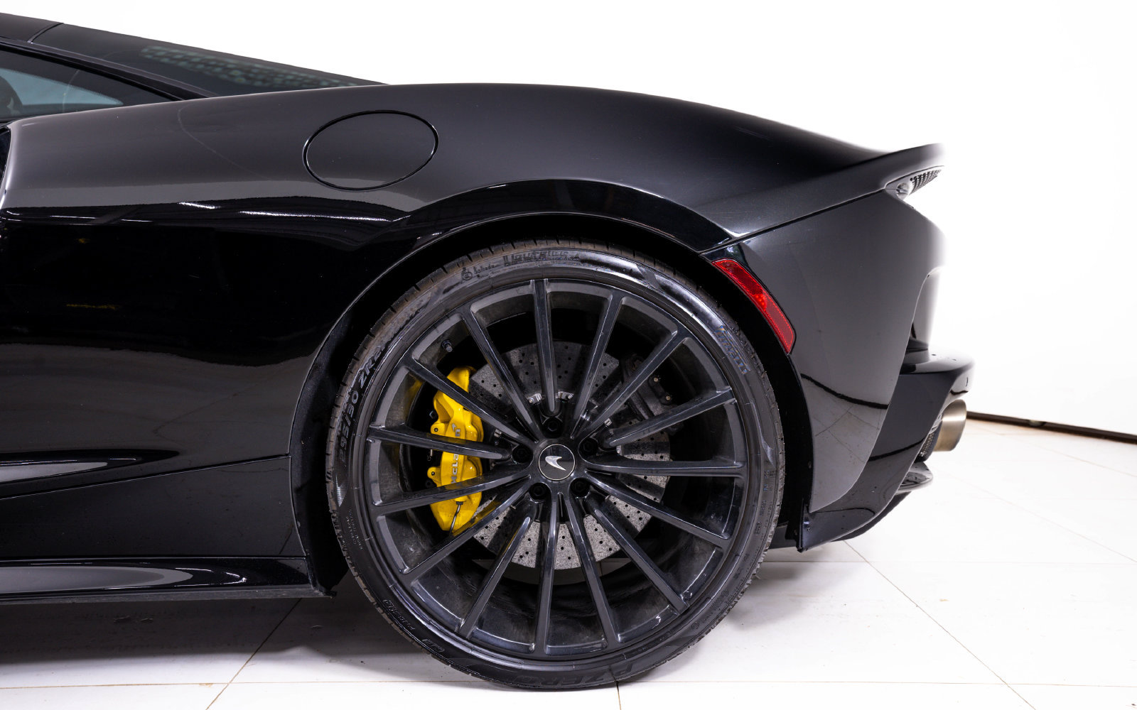 Used 2022 McLaren GT RWD image 14