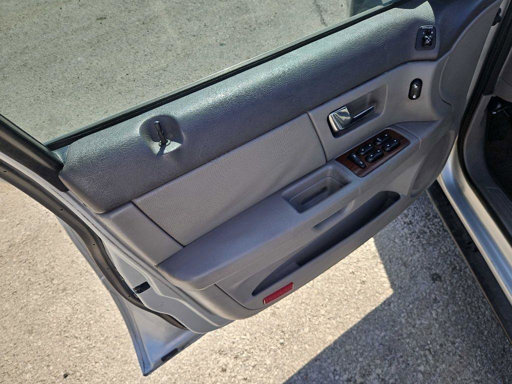 Used 2003 Mercury Sable GS image 9