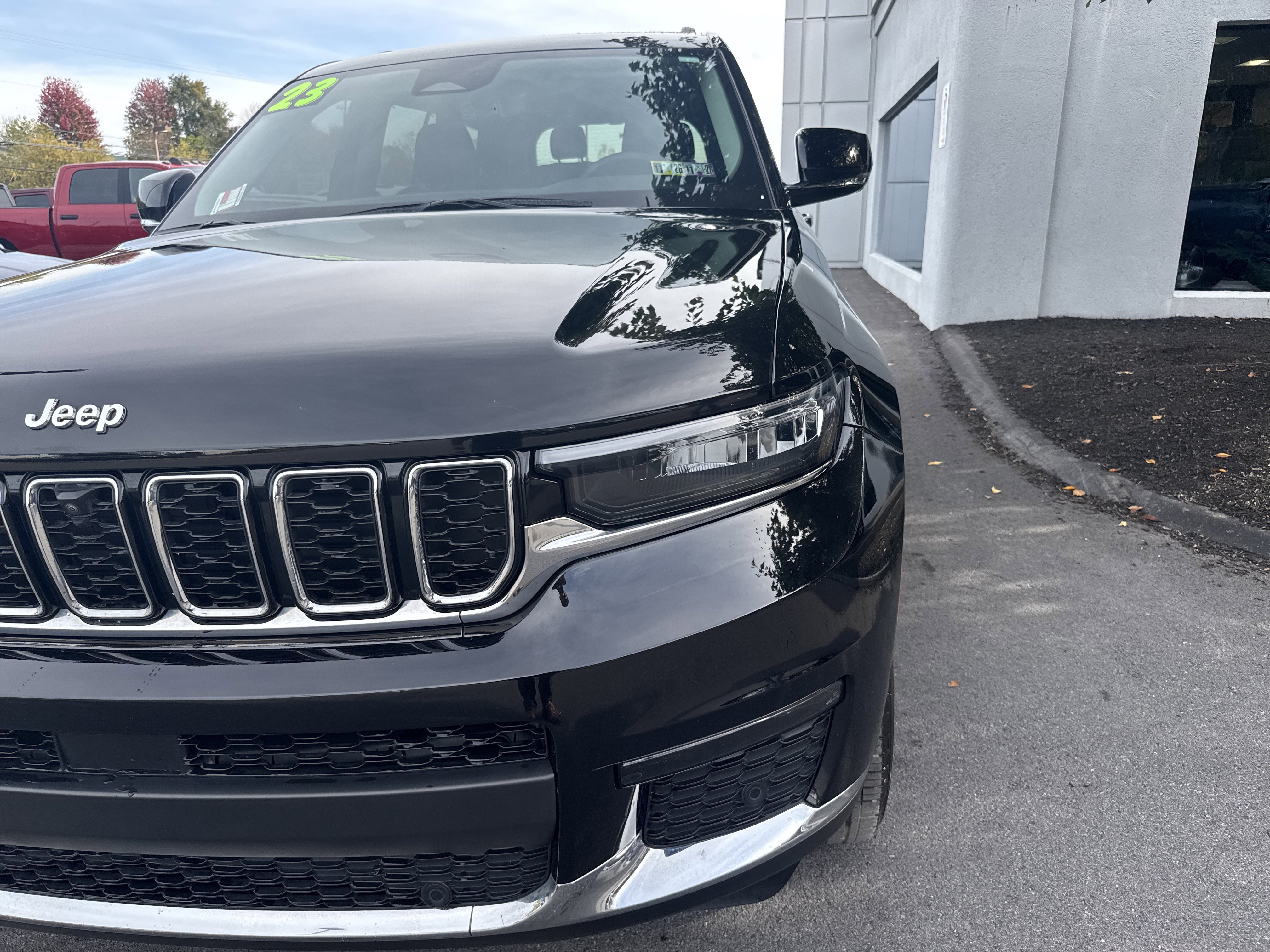 Used 2023 Jeep Grand Cherokee L Limited w/ Luxury Tech Group II image 10