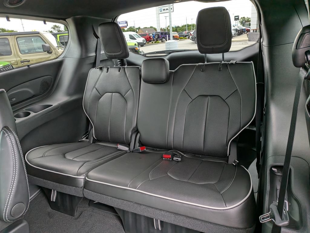 New 2027 Chrysler Pacifica Limited AWD/4WD image 13