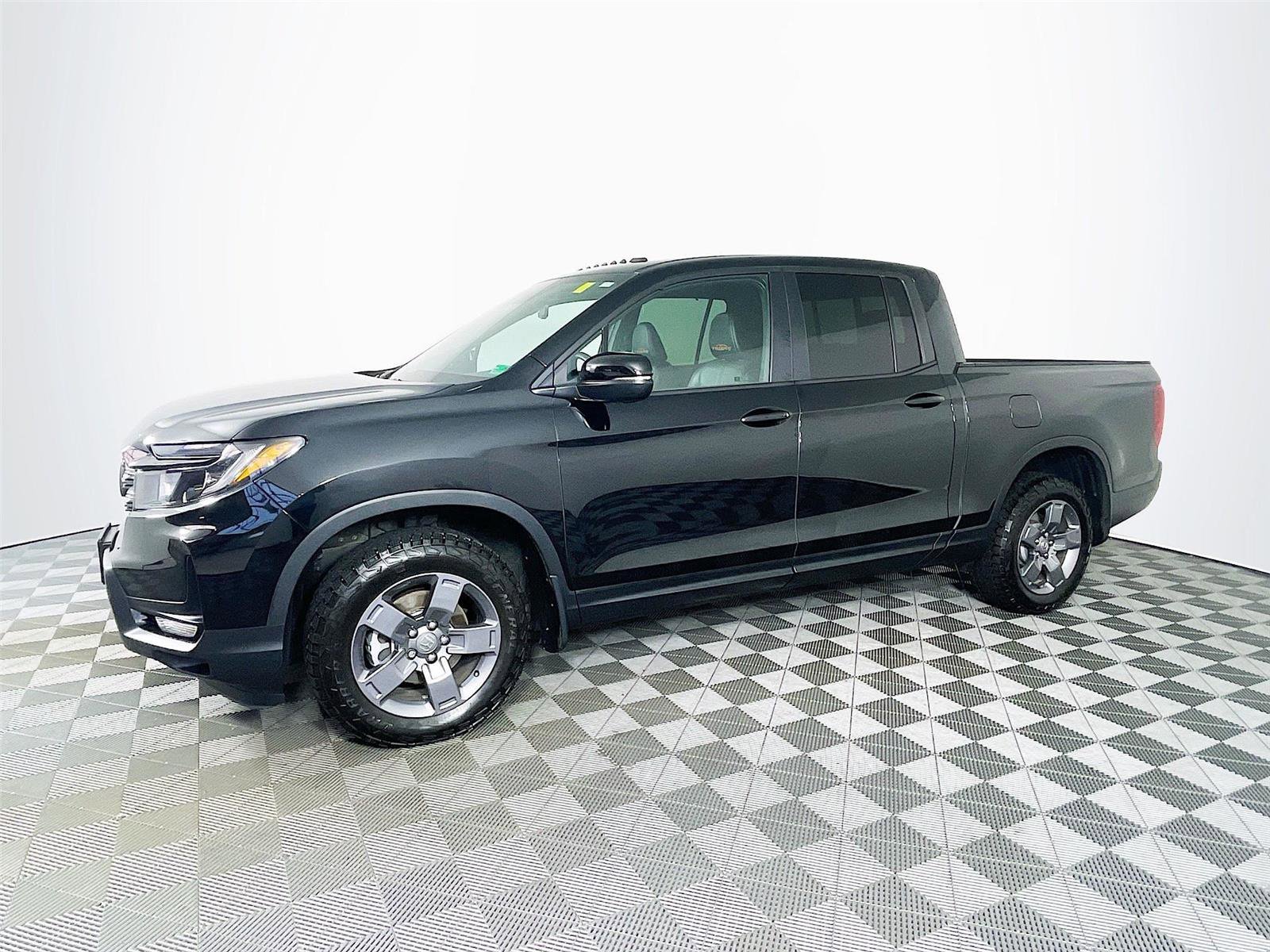 Used 2025 Honda Ridgeline TrailSport image 4