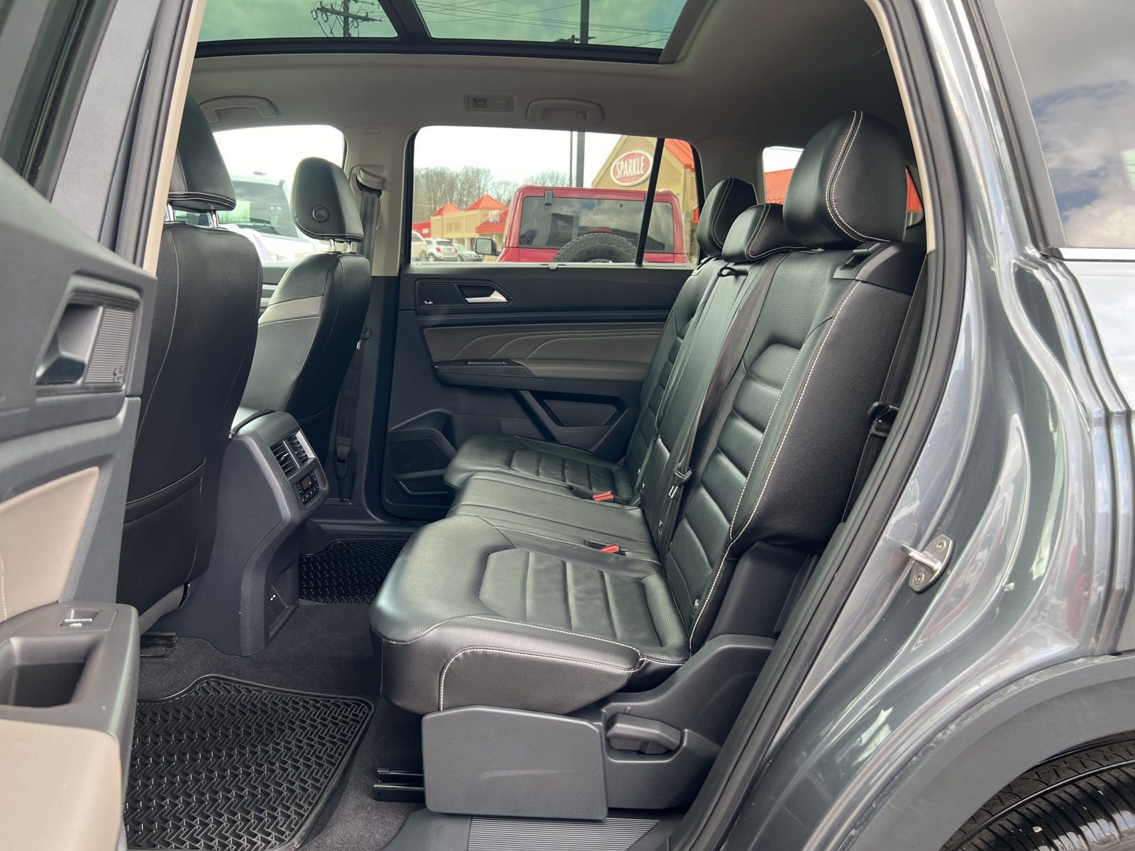 Used 2023 Volkswagen Atlas SEL Premium image 28