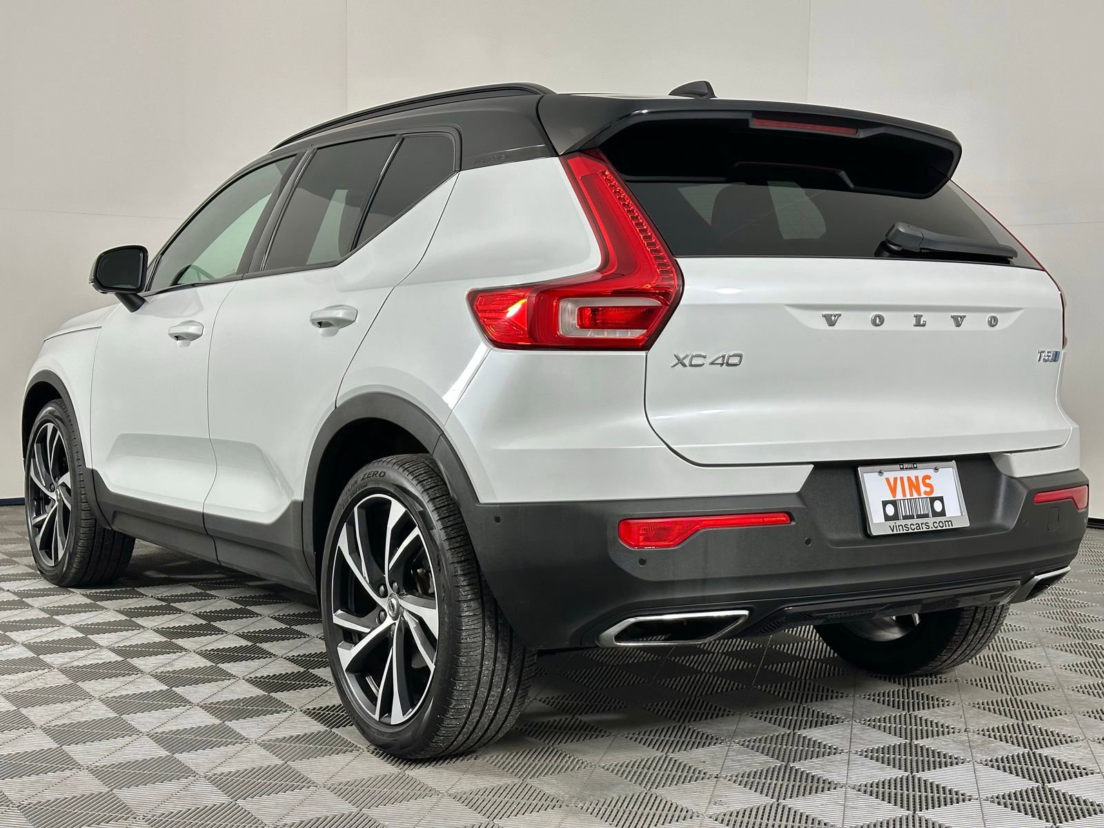 Used 2019 Volvo XC40 T5 R-Design image 37